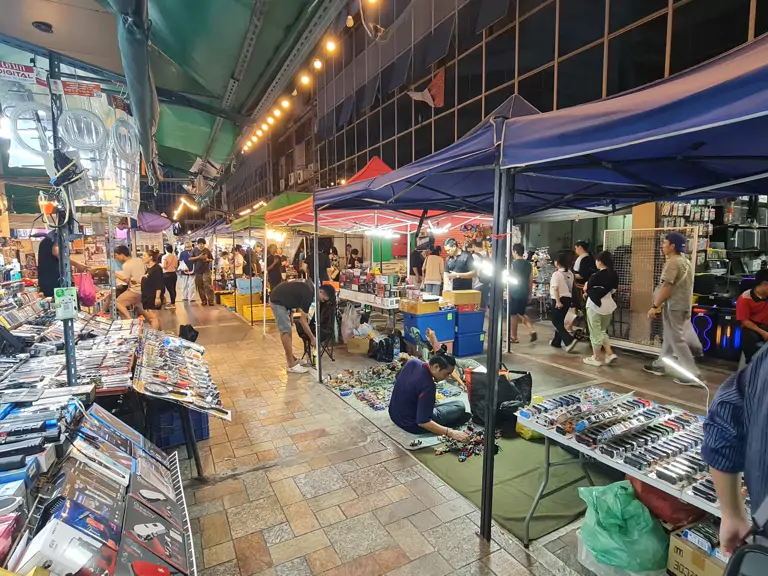 Khlong Thom Night Market - Bangkok