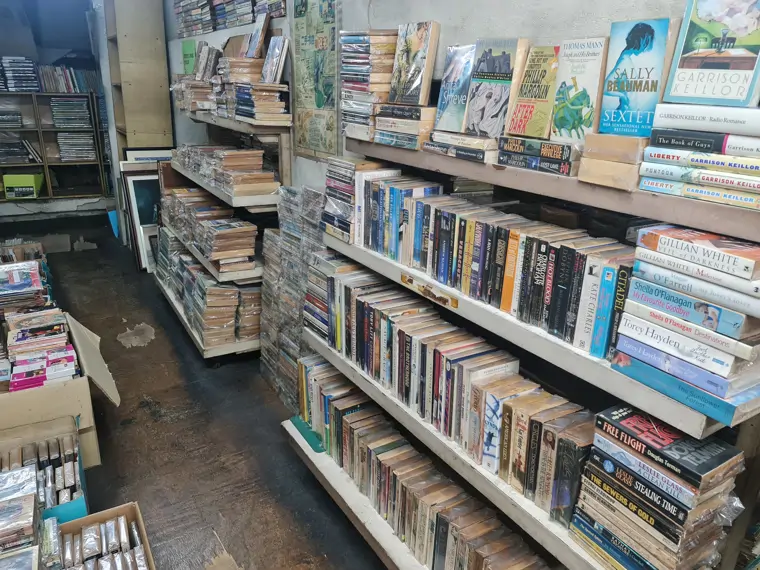 Junk Book Store - Kuala Lumpur (2/3) Junk Book Store - Kuala Lumpur (2/3)