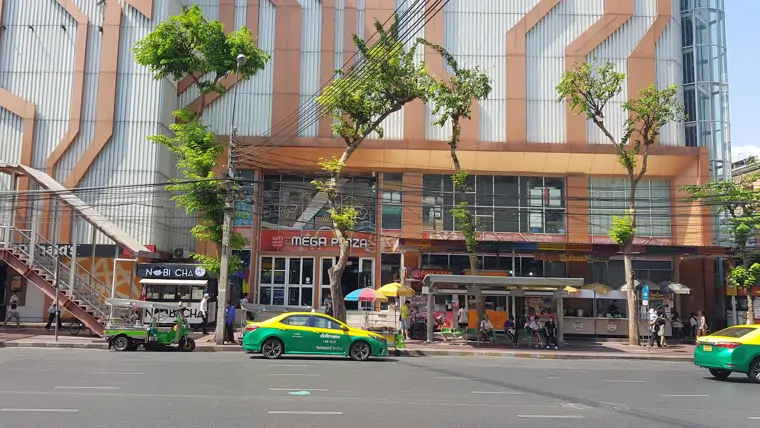 Mega Plaza Saphan Lek - Bangkok (4/24)