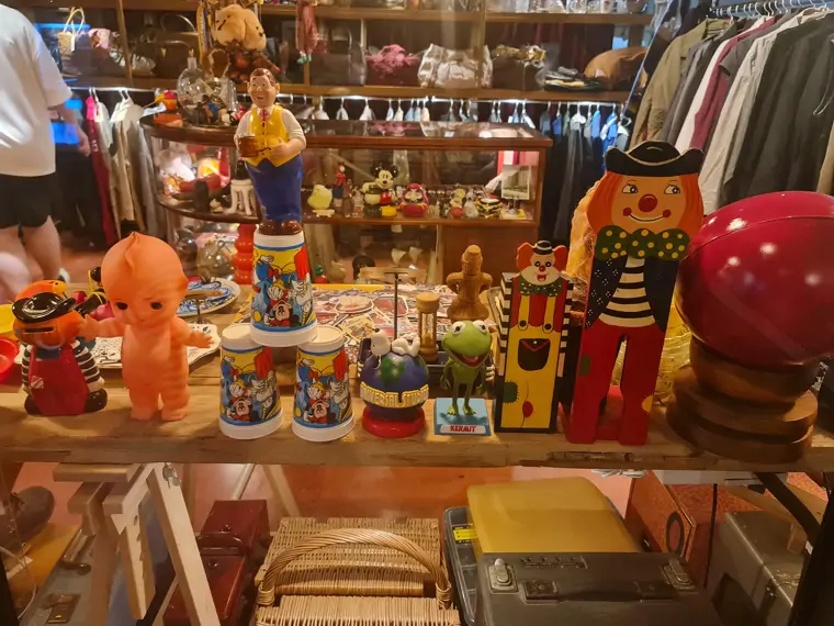 Uwu Record Store - Kuala Lumpur (2/10) Uwu Record Store - Kuala Lumpur (2/10)