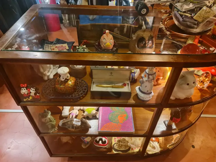 Uwu Record Store - Kuala Lumpur (6/10) Uwu Record Store - Kuala Lumpur (6/10)